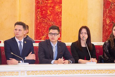 Награды для «золотой молодежи» 
